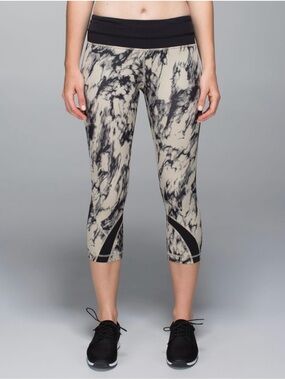 Lululemon Cropped Leggings Run Inspire marble Print Size 8